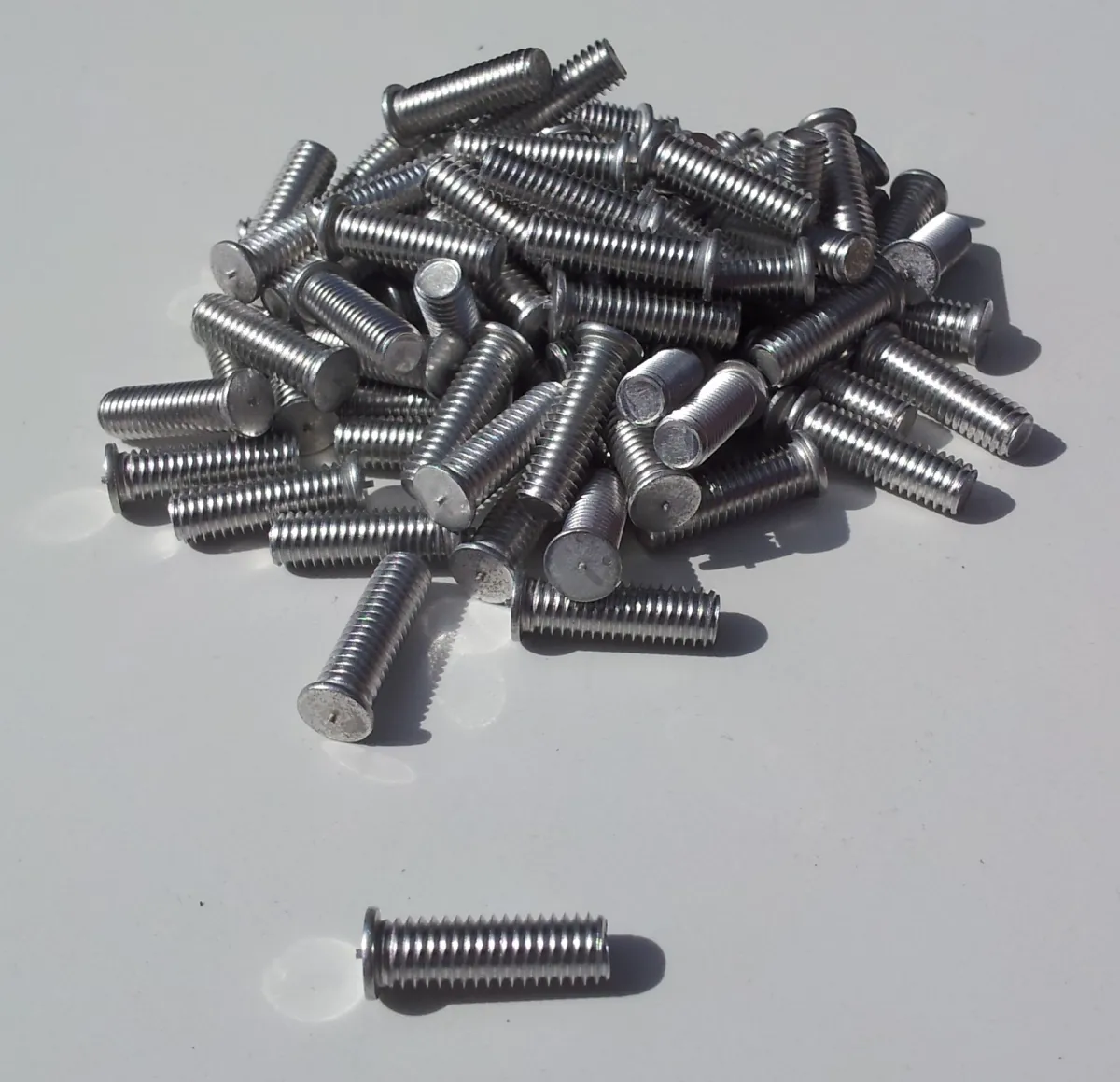 100 M6X20 ALUMINUM STUDS
