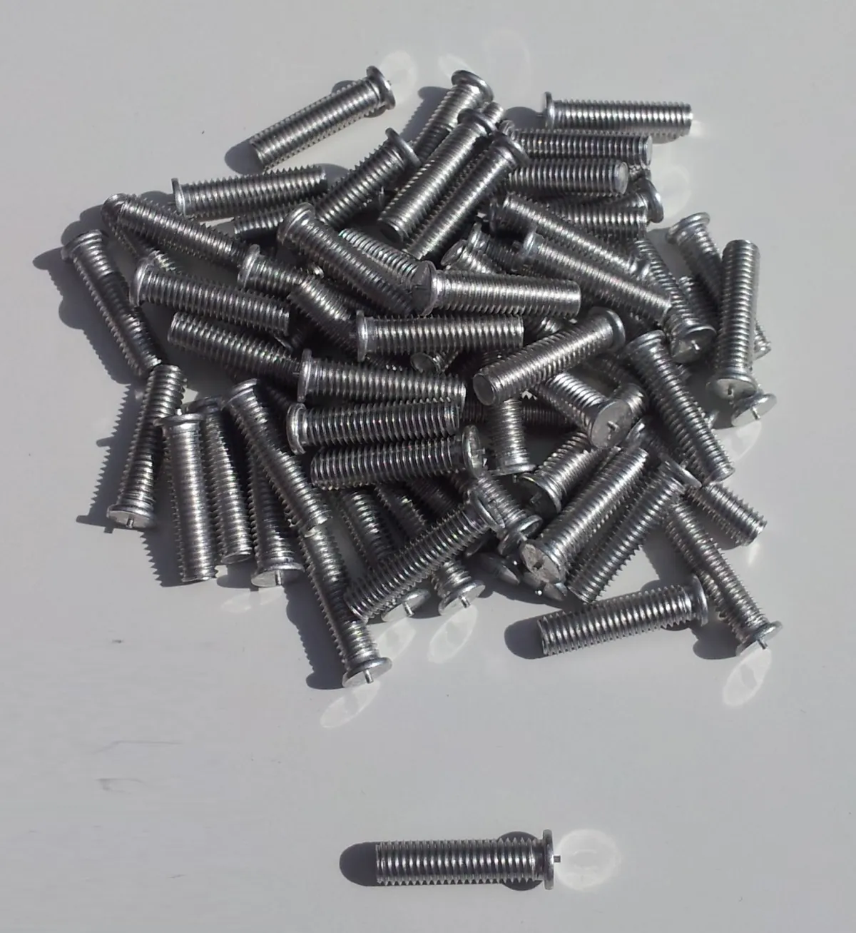 100 M5X20 ALUMINUM STUDS