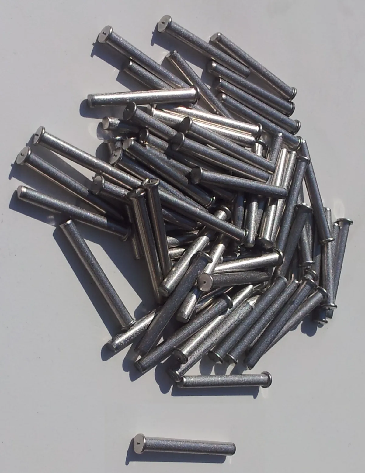 100 M4X16 ALUMINUM STUDS
