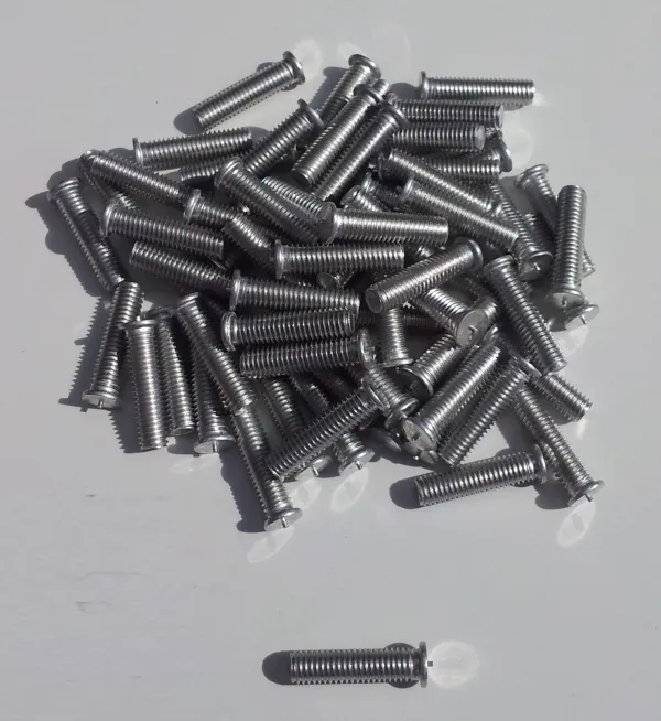Product 100 M5X20 ALUMINUM STUDS Image